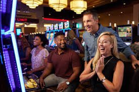 Tampilan antarmuka platform totomacau dengan sportsbook dan live casino